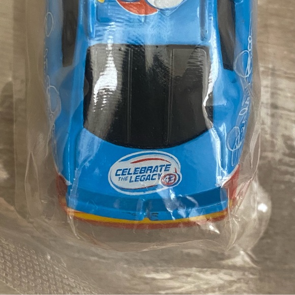 🟢 {3/$15} New in Plastic! NASCAR #43 Cheerios Richard Petty Car - Picture 9 of 16